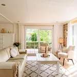 Chalet Prachtige Vakantiewoning Aan Water Met Grote Tuin Voorthuizen