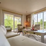 Chalet Prachtige Vakantiewoning Aan Water Met Grote Tuin