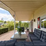 Prachtige Vakantiewoning Aan Water Met Grote Tuin Chalet Voorthuizen