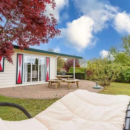 Prachtige Vakantiewoning Aan Water Met Grote Tuin Chalet Voorthuizen