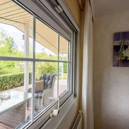 Prachtige Vakantiewoning Aan Water Met Grote Tuin Voorthuizen
