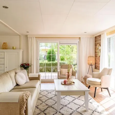 Chalet Prachtige Vakantiewoning Aan Water Met Grote Tuin Voorthuizen