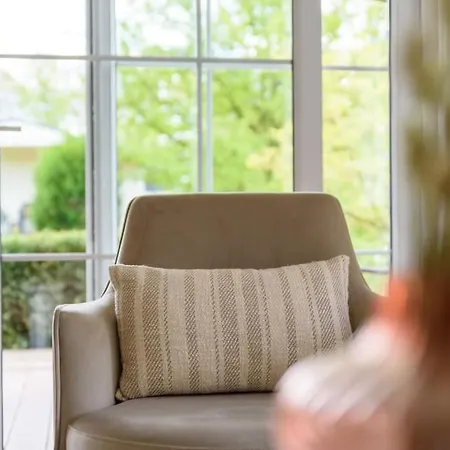 Prachtige Vakantiewoning Aan Water Met Grote Tuin Voorthuizen