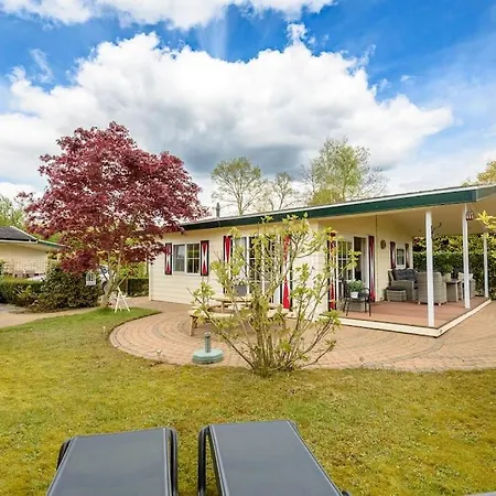 Prachtige Vakantiewoning Aan Water Met Grote Tuin Chalet *