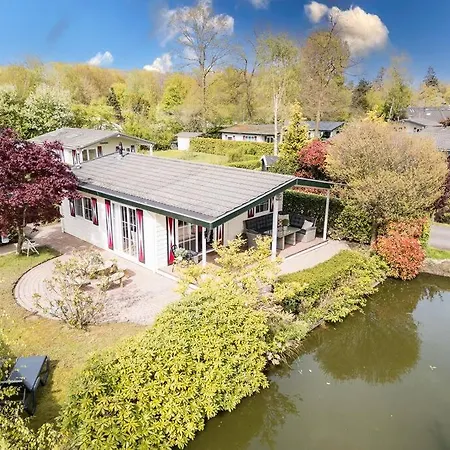 Prachtige Vakantiewoning Aan Water Met Grote Tuin *
