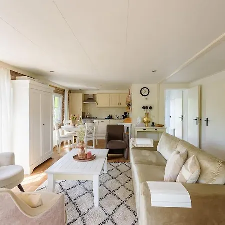 Chalet Prachtige Vakantiewoning Aan Water Met Grote Tuin *