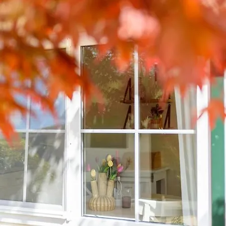 Prachtige Vakantiewoning Aan Water Met Grote Tuin Chalet Voorthuizen