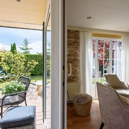 Prachtige Vakantiewoning Aan Water Met Grote Tuin