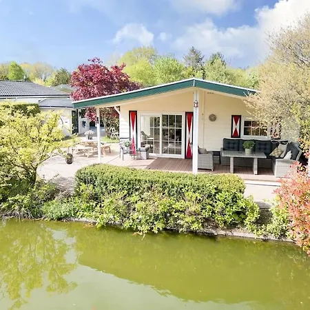 Prachtige Vakantiewoning Aan Water Met Grote Tuin Voorthuizen