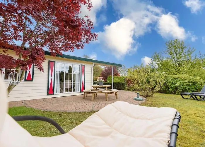 Prachtige Vakantiewoning Aan Water Met Grote Tuin Alpstuga Voorthuizen