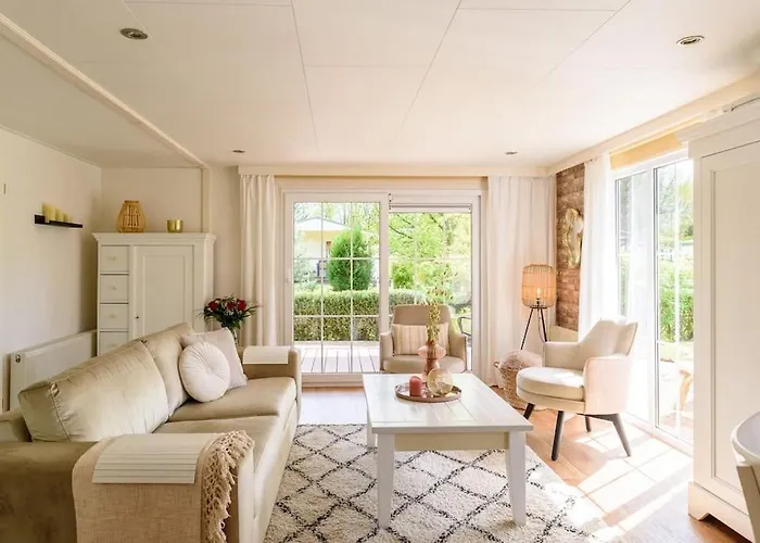 Alpstuga Prachtige Vakantiewoning Aan Water Met Grote Tuin Voorthuizen