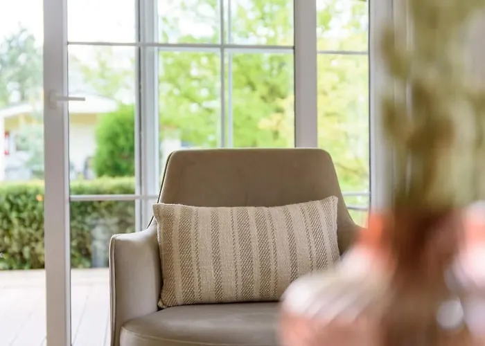 Prachtige Vakantiewoning Aan Water Met Grote Tuin Voorthuizen