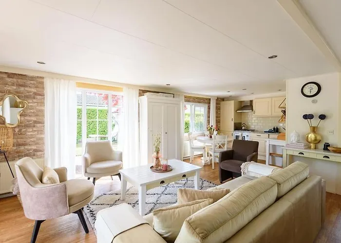 Prachtige Vakantiewoning Aan Water Met Grote Tuin * Voorthuizen