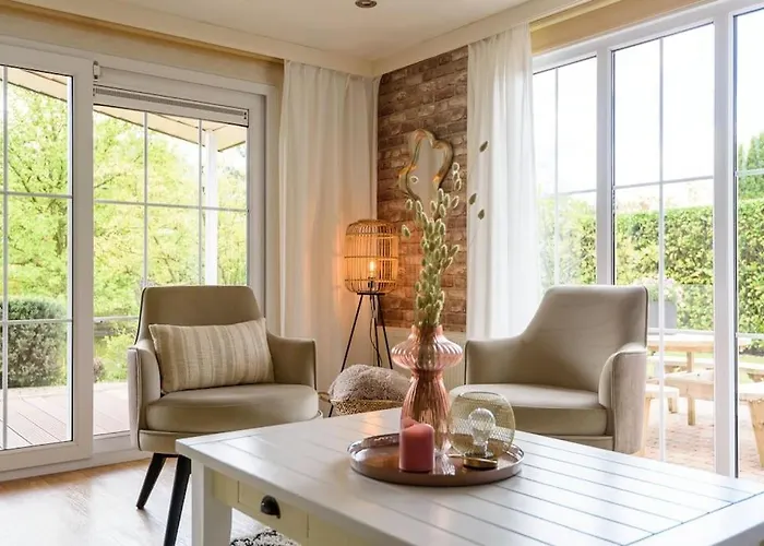 Alpstuga Prachtige Vakantiewoning Aan Water Met Grote Tuin