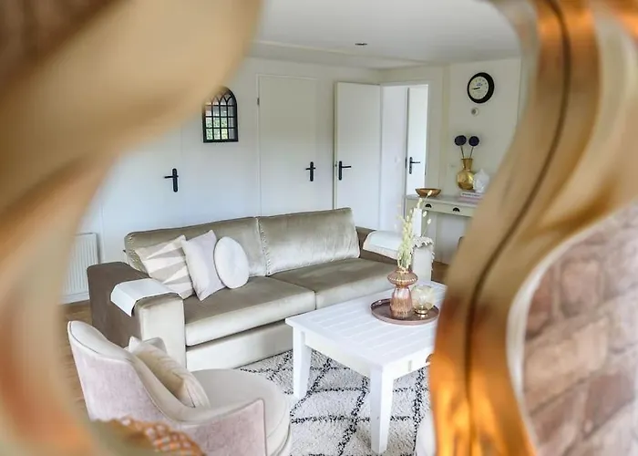 Prachtige Vakantiewoning Aan Water Met Grote Tuin Alpstuga *