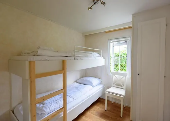 Prachtige Vakantiewoning Aan Water Met Grote Tuin Alpstuga Voorthuizen