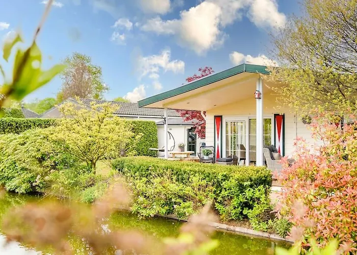 Prachtige Vakantiewoning Aan Water Met Grote Tuin Voorthuizen