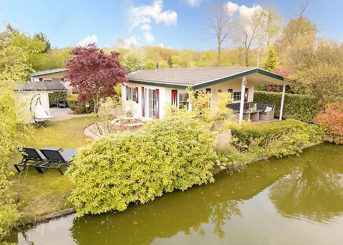 Prachtige Vakantiewoning Aan Water Met Grote Tuin Alpstuga Voorthuizen