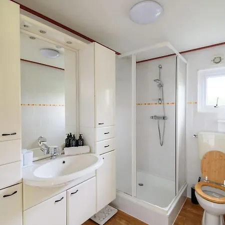 Σαλέ Prachtige Vakantiewoning Aan Water Met Grote Tuin Voorthuizen